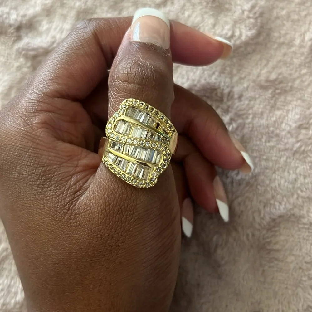 ✨PRICE DROP✨BEAUTIFUL RING✨ - Picture 2 of 4